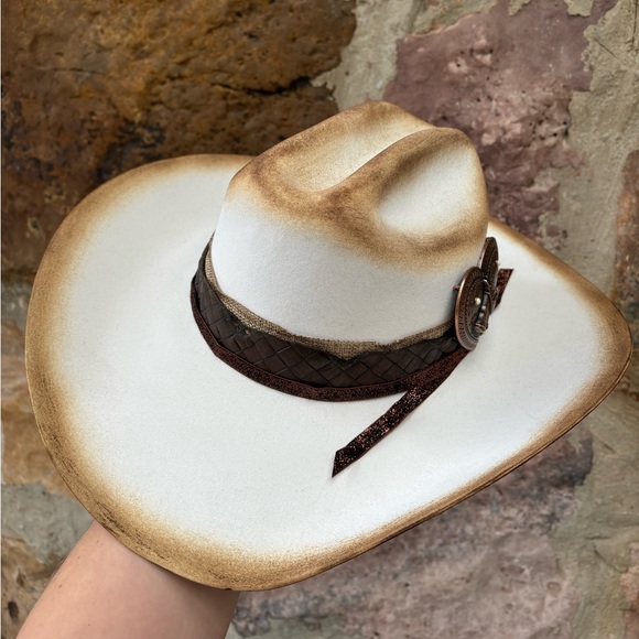 SOLD READ DESCRIPTION BELOW
New Hand burned Brad Paisley Moonshine 4x hat Sz 7 - Picture 5 of 11